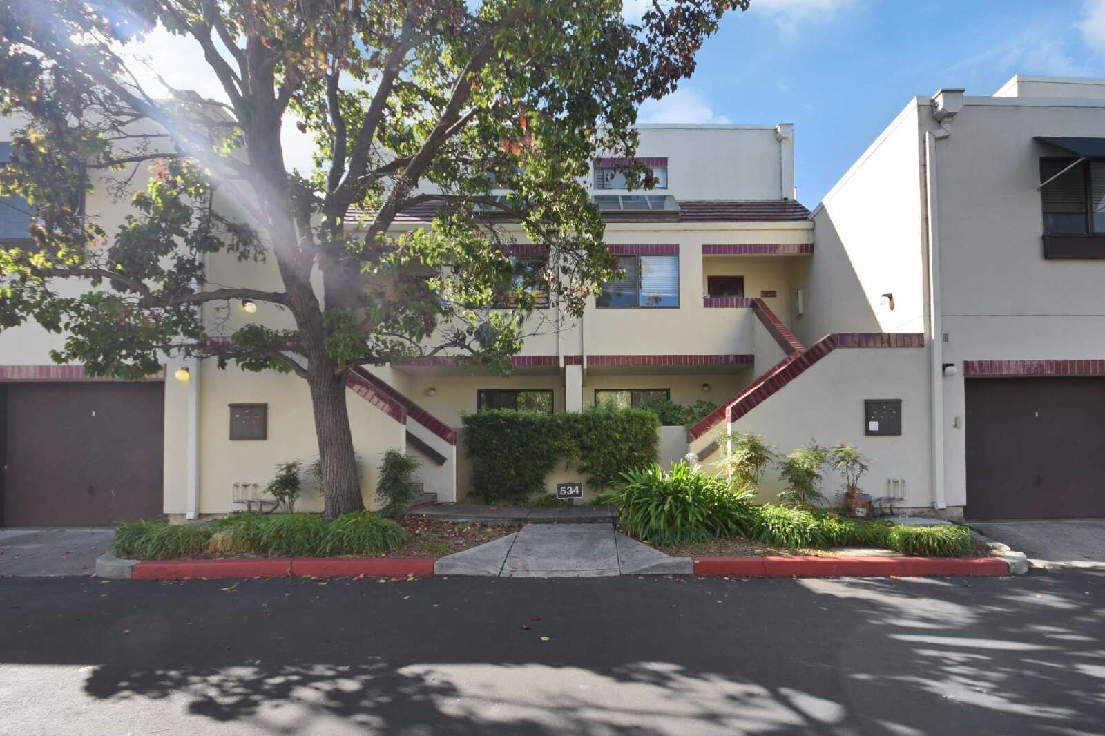 Condo Oasis in Redwood Shores – 1,568 Sq Ft of Comfort! property image